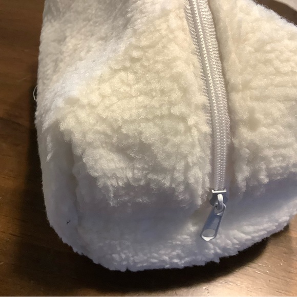 New Soft Furry Makeup Pouch - Picture 3 of 3